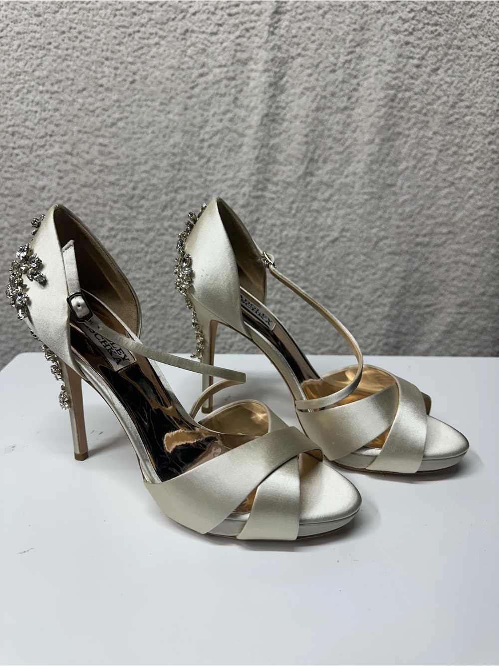 Badgley Mischka Size 7.5 Ivory Satin Crystal Embellished Bridal Heels